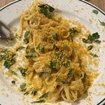 タベルナ・バルボーネ - 生ウニとサルディーニャ産カラスミのリングイネ