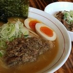 シマシマトム - しょうゆラーメン　牛すじ丼