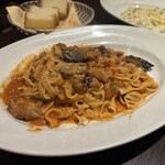 ブラチェリア デリツィオーゾ イタリア - 挽き肉トマトソース煮込みのパスタお腹いっぱいのボリューム