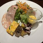 ブラチェリア デリツィオーゾ イタリア - 前菜から大皿に盛り付けられた素材の良さをそれぞれに実感できます！