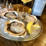 オストレア oysterbar&restaurant - ワインとともに