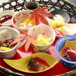 小粋料理 鶏ぃん - 地鶏の鳥刺し籠盛り