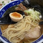 せたが屋 - 麺と黄身の様子