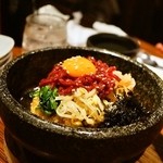炭火焼肉・韓国料理 KollaBo - 2014.9 ユッケ石焼ビビンバ（1,480円）