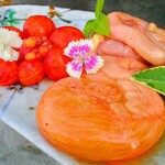 小粋料理 鶏ぃん - 地鶏鳥刺しの玉ひも＆薄皮卵