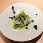RISTORANTE IL NODO - さかな人長谷川さんの新鋭締めかみなりイカ、北海道のアスパラ