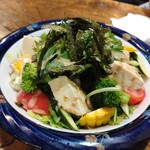 晴れたり曇ったり - ワカメとザル豆腐のサラダ。ボリューム満点でとても美味しかった！