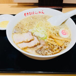 會津・喜多方らーめん 愛絆 - 喜多方ラーメン醤油800円＋麺大盛＋120円＋こってり(背脂)80円＋にんにく70円＝合計1,070円