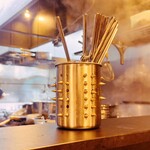 RAMEN HITONI YASASHIKU - 店内