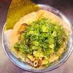 RAMEN HITONI YASASHIKU - 葱こってり+半コツ