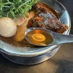 RAMEN HITONI YASASHIKU - 【煮干あっさり＝スープ】