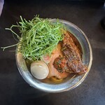 RAMEN HITONI YASASHIKU - 【煮干あっさり（朝限定）tp九条葱×半コツ×ニラ辛sv味付玉子】