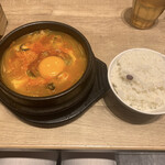 韓国料理bibim' - 生卵〰️投入˚✧₊グツグツっと〰️♪‥あぶくたったぁ〰️煮えたったぁ〰️♪‥笑笑‥♡‥