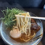 RAMEN HITONI YASASHIKU - 【煮干あっさり＝中太ストレート麺】