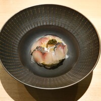 RISTORANTE IL NODO - さかな人長谷川さんの神経締めの鯵、スパゲティーニ、鳥節、キャビア