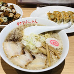 會津・喜多方らーめん 愛絆 - 喜多方ラーメン醤油800円＋麺大盛120円＋こってり(背脂)80円＋ミニチャーシュー丼400円＋餃子390円＝1,790円