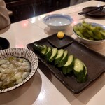 均タロー! - たこわさ、きゅうりの漬物、枝豆