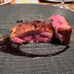 やまぐち - ストレスなく一気に血を回す処理を施された鴨の味わいはクリアな鉄分が程よく格別でした。食べてしまい無くなるのが惜しくゆっくりと咀嚼して味わいました。世の中にはこんなに美味しい鴨、調理法があるのですね。