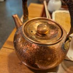 吾妻橋 やぶそば - 蕎麦湯の入ったやかん。趣があります