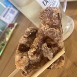 たき火炉端 雨やどり - 結構大きいザンギ