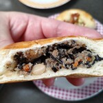 パン工房 麦の里 - そぼろ大豆ひじき(断面)