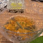 やまぐち - 糖度の高いフルーツのようなゴールドラッシュに負けない赤雲丹の甘味、濃厚な旨味、上品な口溶けにうっとりです。お匙ですくってもすくっても赤雲丹がなくならない嬉しさもありました。