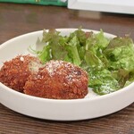 トリワイン ＰＩＫＯＳＨＨＨＵ - ごぼうと鶏ミンチのコロッケ(ハーフ)