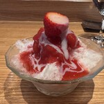 やまぐち - ◆苺のかき氷　キャラメルパンナコッタ仕込み　もしこの苺ソースが販売されたら箱買いしたいです。フワフワの氷とほろ苦いキャラメルパンナコッタも食後にぴったりの相性でした。