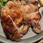 ブラッスリー ムー - 塩麹に漬け込んだ鶏もも肉のロースト　アップ