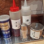 日本油党 - カウンター上の調味料です