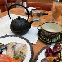 ザ タヴァン グリル＆ラウンジ - 