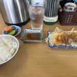 江ちゃんラーメン - ラーメン待ち♪人参が見える…(･･;)