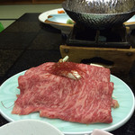 華鳳 - 牛すき煮鍋仕立て 白才 玉葱 サラダホーレン草 榎木 舞茸 豆腐 糸南蛮