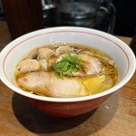 ラーメン屋 トイ・ボックス - ワンタン醤油ラーメン