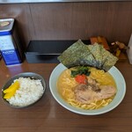 寿々喜家 - ラーメン並￥900  ライス￥130