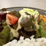 かっちゃんがみんなの健康を考えて作る料理店 - 野菜サラダ
　自家製発酵調味料で作った惣菜4品