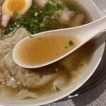 焼豚らーめん じゅんこ - 豚骨･野菜のスープ