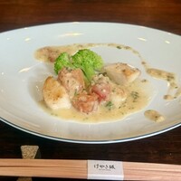 けやき坂 - 北海道産ホタテ貝のソテートマトチリバターソース