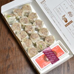 崎陽軒 - 料理写真:昔ながらのシウマイ１５個入（７００円）２０２５年６月