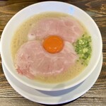 ちゃんす軒 - ラーメン卵黄のせ(990円)