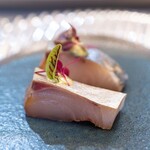 館山美食倶楽部 - 2025.6 潮州式燻製シマアジ 自家製実山椒ソース