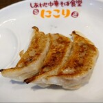 しあわせ中華そば食堂 にこり - 機会巻き餃子3個(350円)。