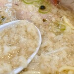 しあわせ中華そば食堂 にこり - 背脂はこんなかんじ。