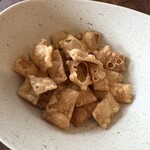 吟八亭 やざ和 - ビールと共に提供される揚げそば