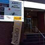 まがり　かいだんの下 - ビル