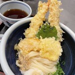 本格手打うどん おか泉 - 立派なえび天！