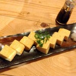 まがり　かいだんの下 - 地養卵のだし巻き玉子　750円