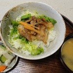 味蔵　月あかり - 『みゆきポーク丼』　飯山で、現在４軒の養豚農家が育てている、やわらかくて、コクのある「みゆきポーク」　季節のお野菜を添えて、丼にしました。　６００円