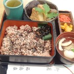 福島家 - お赤飯御膳1250円