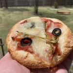 01BAKERY - トマトソースのピッツァ